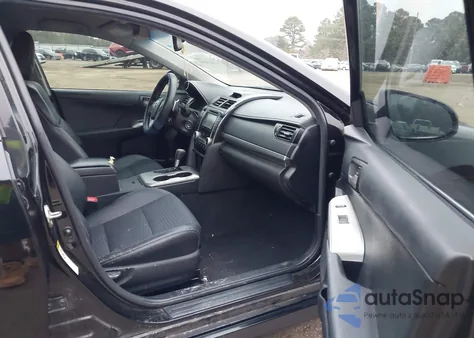 2014 Toyota Camry Se z USA, uszkodzony, nr VIN 4T1BF1FK0EU802730